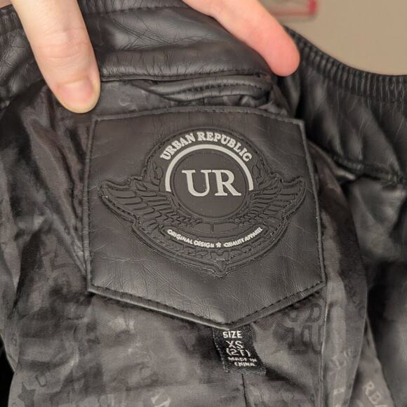 4/$20 Urban Republic Kids Black Faux Leather Biker Moto Zip Up Jacket Size XS/2T - Picture 4 of 9